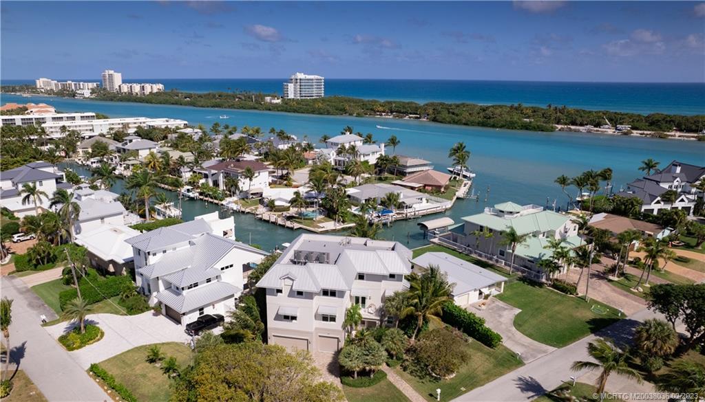 Sold 3249 Cove Road, Tequesta, FL 33469 5 Beds / 6 Full Baths / 1 Half Bath 4,350,000